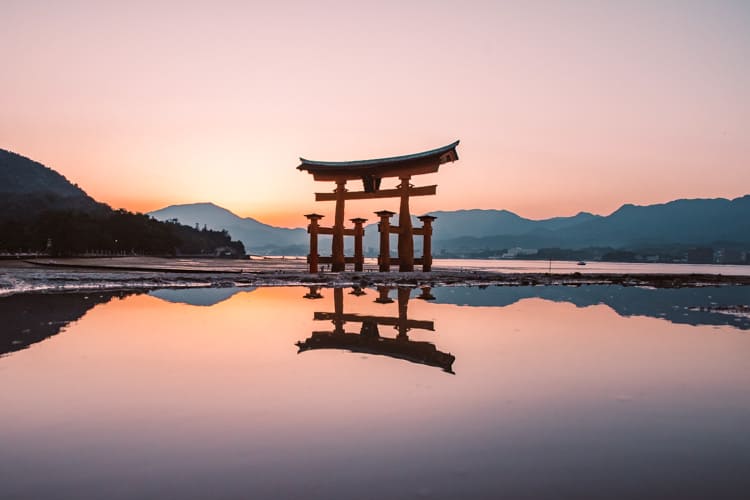 ศาลเจ้าอิสึกุชิมะ (Itsukushima Shrine) ฮิโรชิม่า