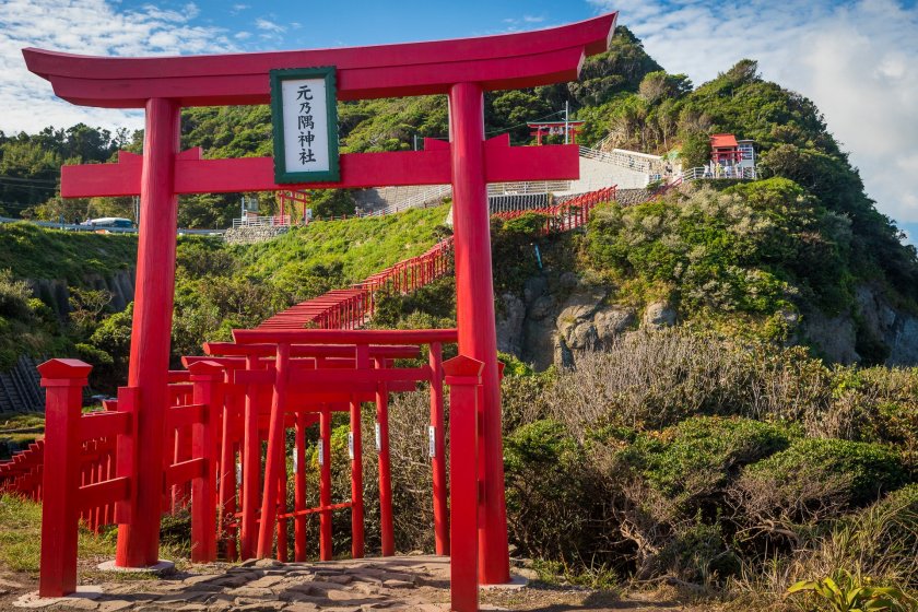 ศาลเจ้าโมะโตะโนะซุมิอินาริ (Motonosumi-inari Shrine) ยามางุจิ