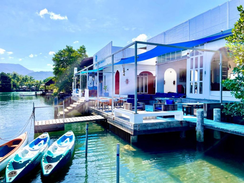 Watercolours Boutique Resort & Restaurant บริการที่พักเกาะช้าง พักสไตล์ติดริมแม่น้ำธรรมชาติ