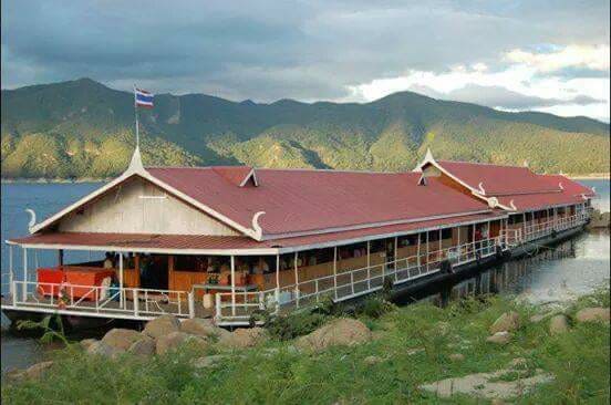 แพศรีอุดมทรัพย์ ล่องแพเขื่อนภูมิพล สะดวกทุกเส้นทางการเที่ยวชมบรรยากาศติดธรรมชาติไ