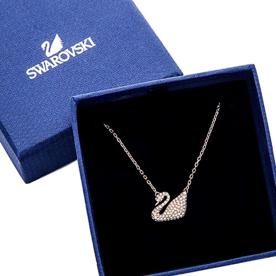 Swarovski สร้อยคอและจี้ ของขวัญวันเกิดแฟน ถูกใจสายแฟชั่นคู่รักทุกคน ตัวสร้อยมีสไตล์ให้ซื