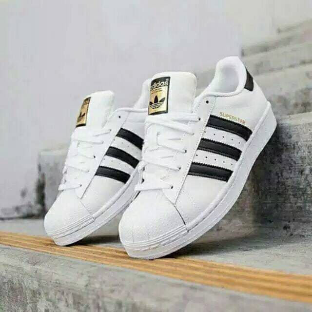 รองเท้าผ้าใบ Adidas ของขวัญวันครบรอบ ใส่นุ่มสบาย เดินง่าย ไม่หลุดจากข้อเท้าของตัวเอง